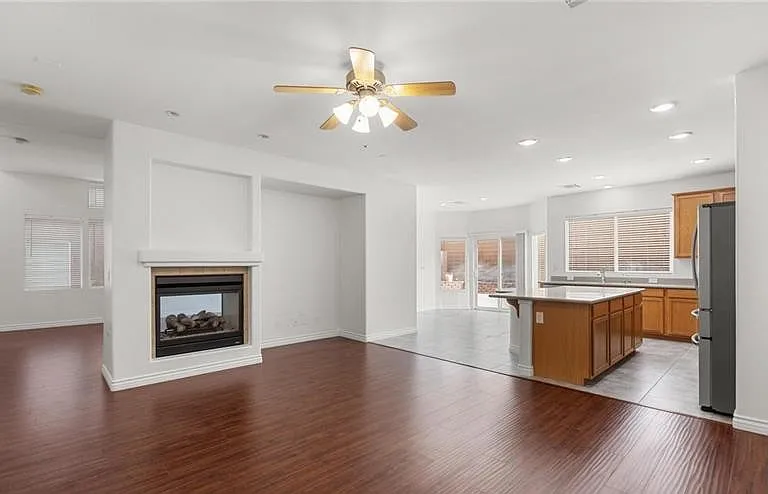 9123 Weeping Hollow Ave — Photo 4