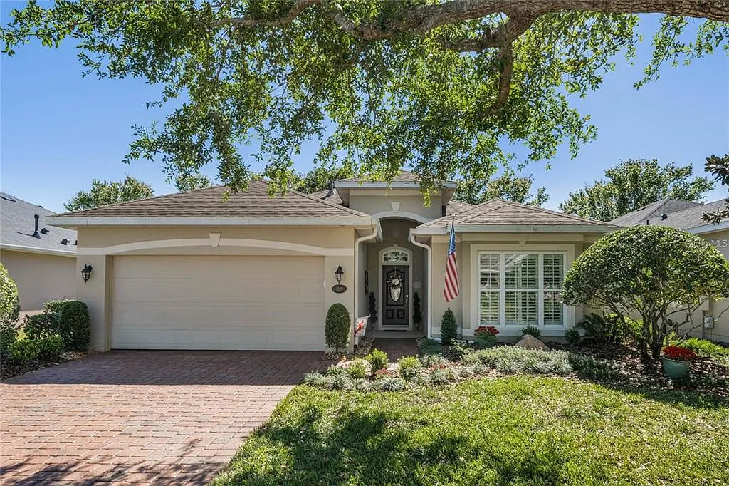 3 bed, 2.0 bath, 1687 sqft, $2,100 — Photo 1