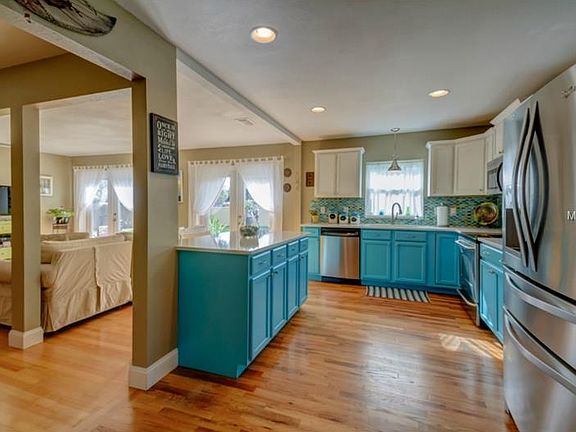 2nd image of 2332 Woodcrest Dr