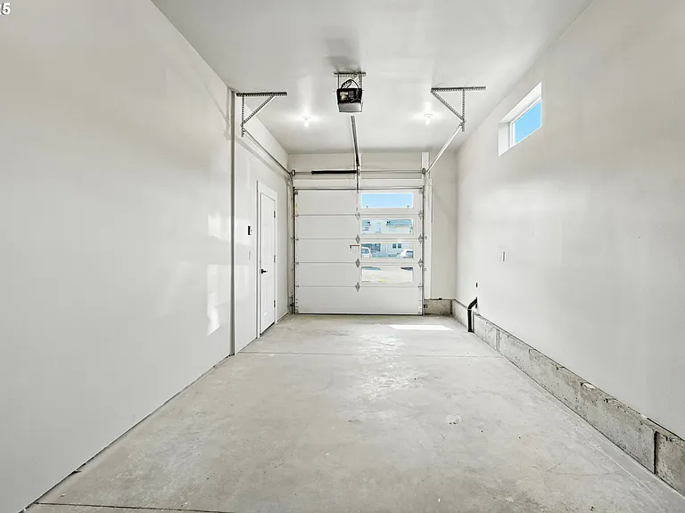 914 Clark St — Photo 12