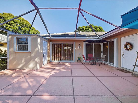 3rd image of 3004 Lakemont Court