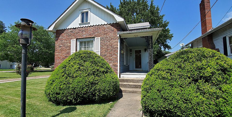 1st image of 726 Sloan St
