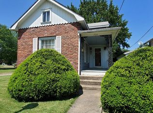 726 Sloan St, Harrisburg, IL 62946