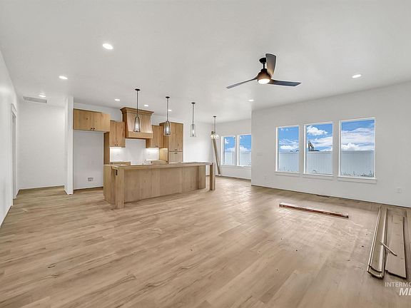 5th image of 1010 Gem Dr