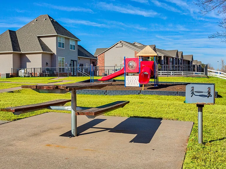 Autumn Brooke Apartments — Photo 23