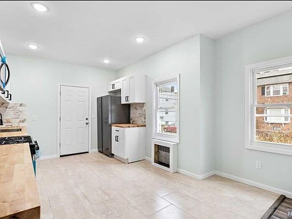 5th image of 82 Ellington St