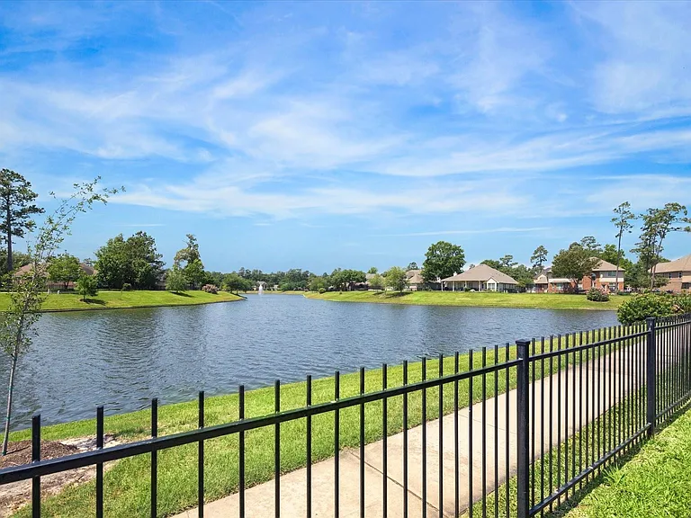 30507 Russell Point Dr — Photo 2