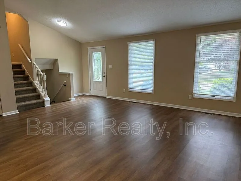 3 bed, 2.5 bath, 1872 sqft, $2,300 — Photo 2