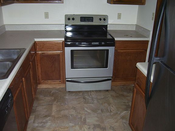 4th image of 6004 Bartlett Ct