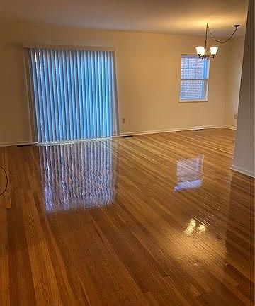 4th image of 1825 Ashley Ln #206