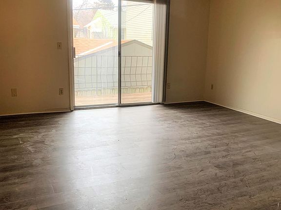 5th image of 7810 Blondo St #207