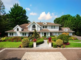 4 Meadowbrook Lane, Old Westbury, NY 11568