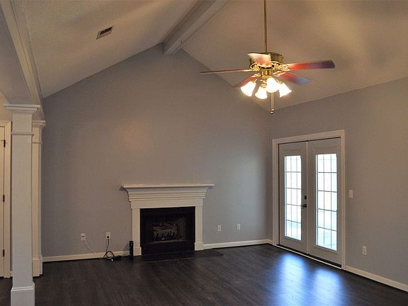 4th image of 121 Twin Oaks Ln