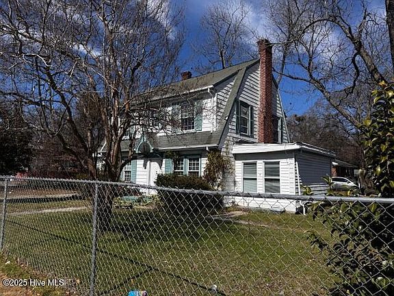 3rd image of 902 W 5th Street