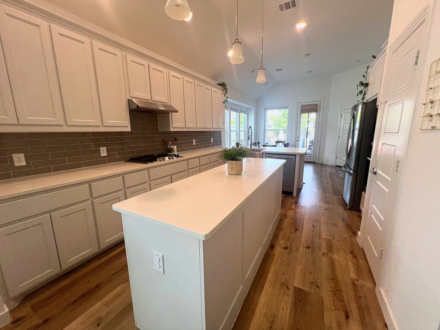 3 bed, 1617 sqft, $2,695 — Photo 4