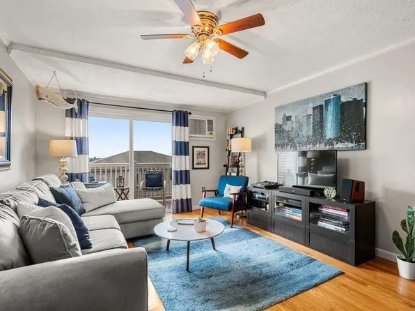 12 Cox Ct APT 4, Beverly, MA 01915