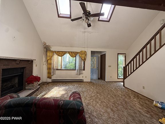 5th image of 10 Tanglewood Ln