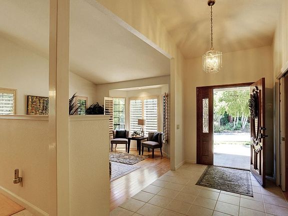 3rd image of 8519 Briarbrook Cir