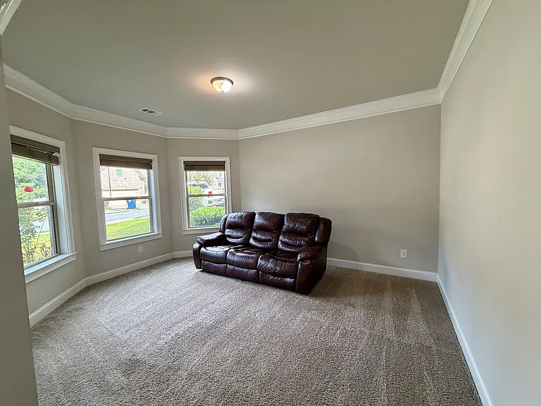 235 Sanctuary Dr — Photo 4
