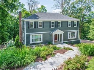 28 Beaver Ridge Rd, Morris Plains, NJ 07950