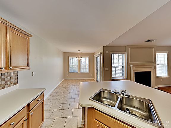 4th image of 78 Highland Falls Dr