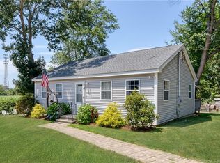 18 Chestnut St, Clinton, CT 06413