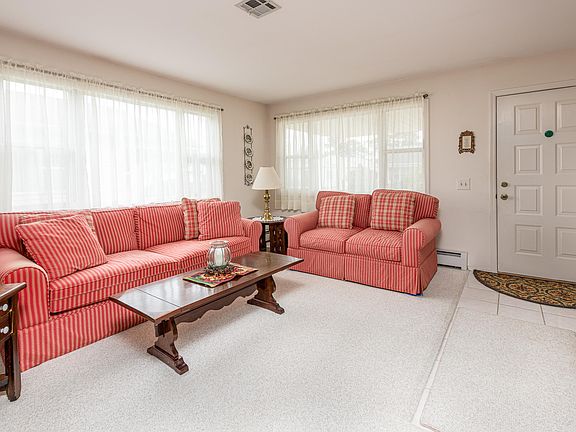5th image of 37 Noranda St