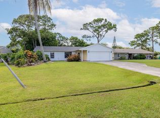 662 NW Cardinal Dr, Port Saint Lucie, FL 34983