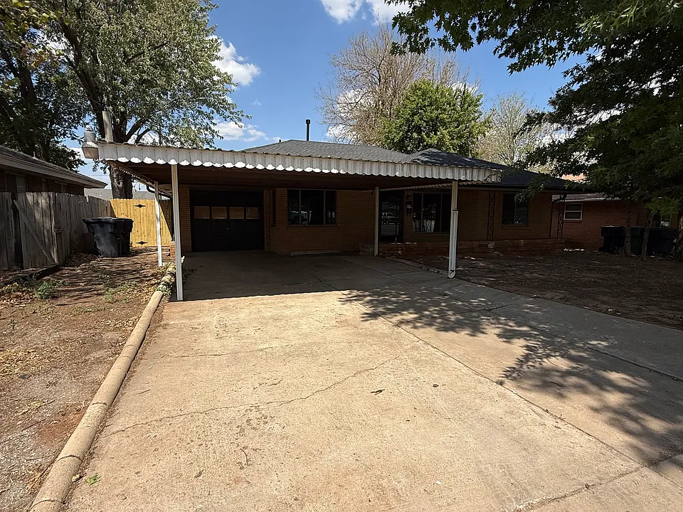 4621 NW 15th St