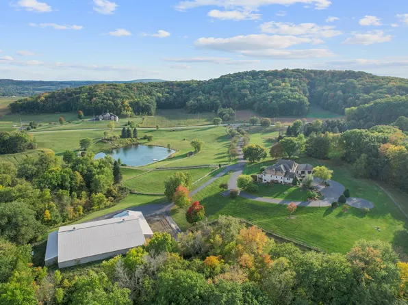 E6918 Ski Hill Rd, Reedsburg, WI 53959
