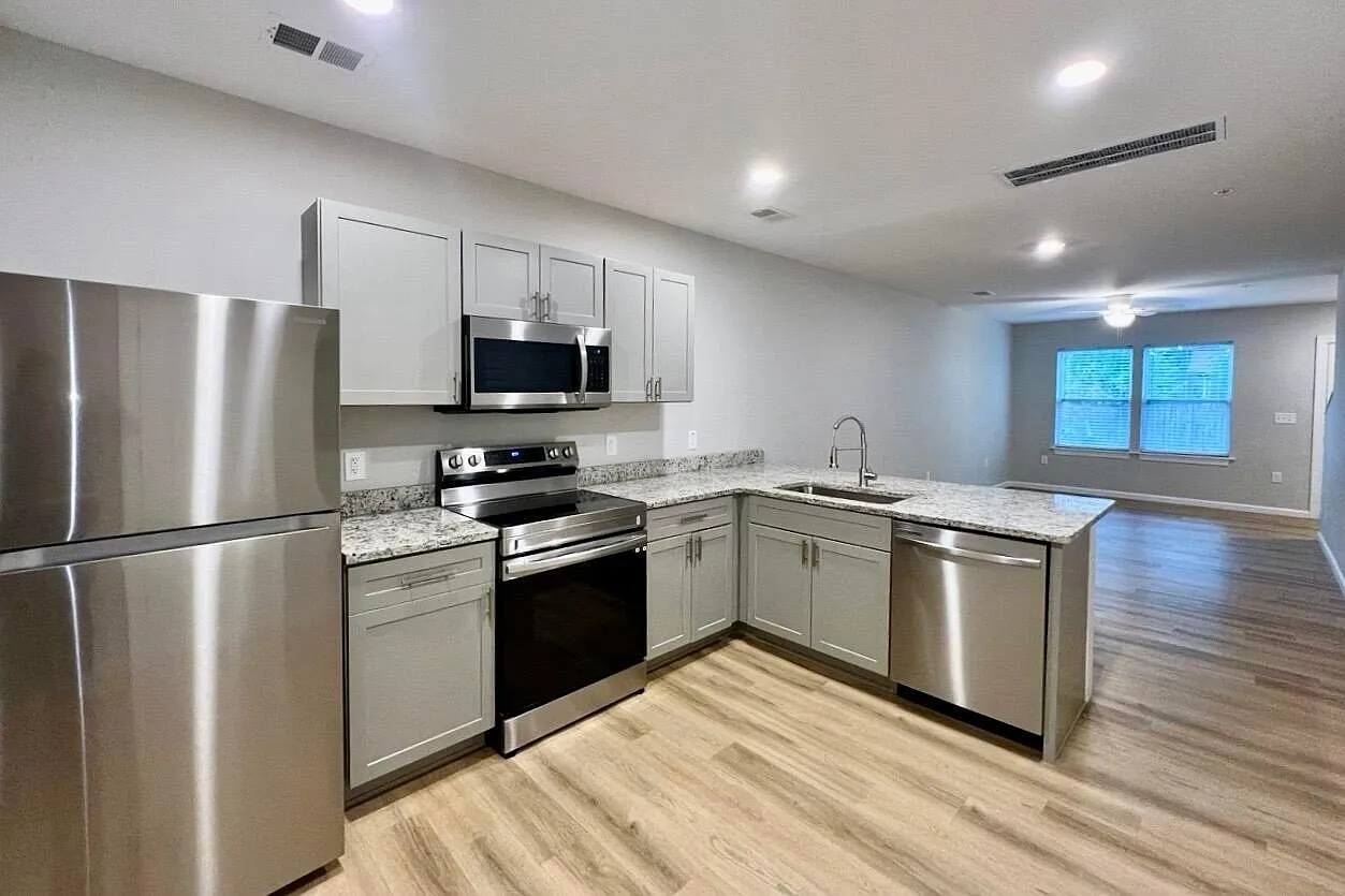2 bed, 1.5 bath, 994 sqft, $1,495 — Photo 4