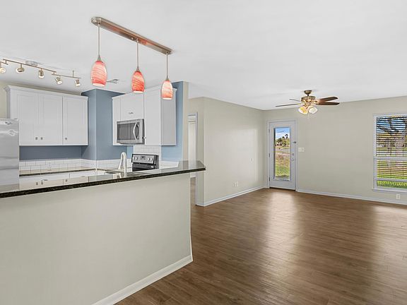 3rd image of 302 Saint Andrews St APT G-104