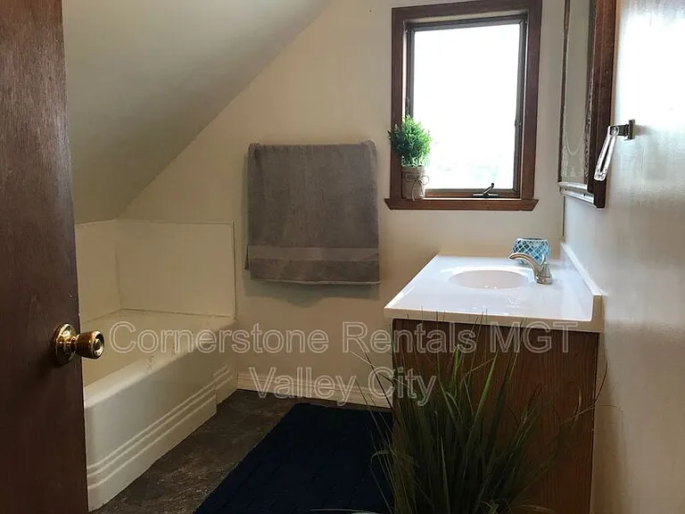 842 4th St SW — Photo 5