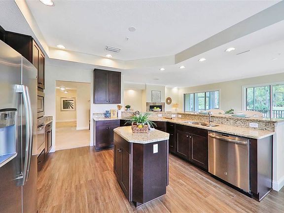 5th image of 335 N Shore Cir