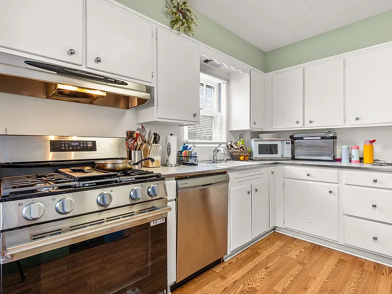 139 Van Ave — Photo 7