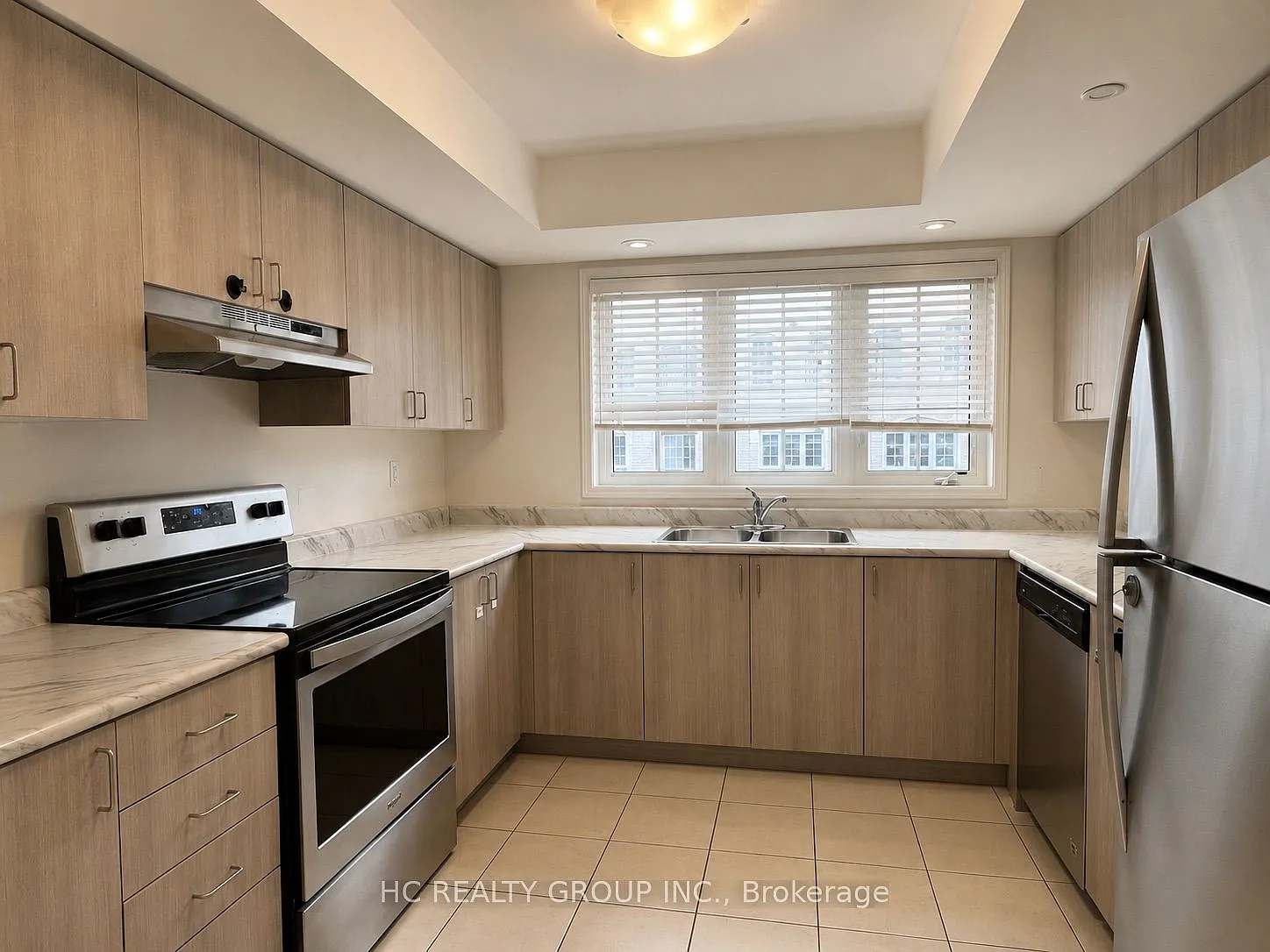 4 bed, $2,900 — Photo 2