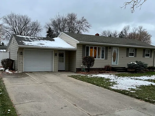 434 River Dr SE, East Grand Forks, MN 56721