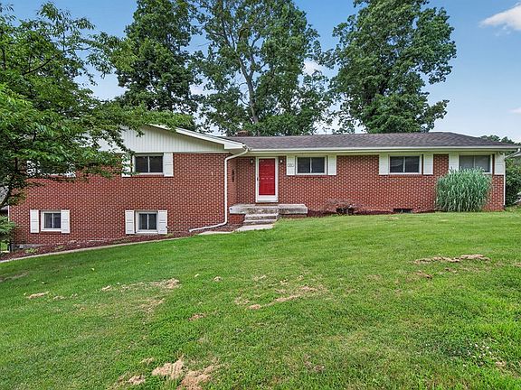 3rd image of 678 Dogwood Ln
