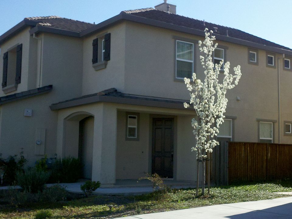 1st image of 738 Talbot Ct