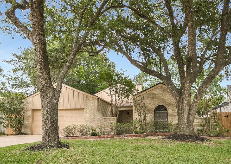 1st image of 1123 Coachlight Dr
