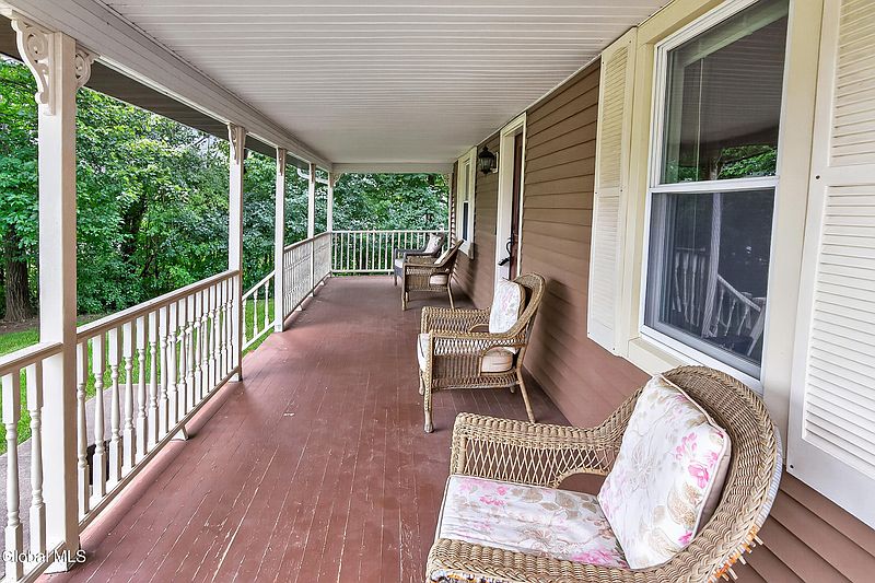 3rd image of 935 Altamont-Voorheesville Road