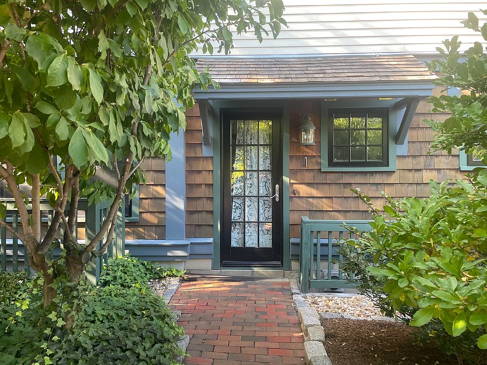 Main entry on Mt. Vernon