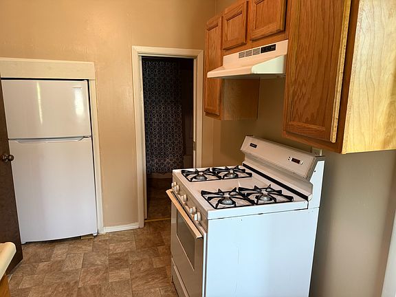 3rd image of 924 Commercial St APT 4