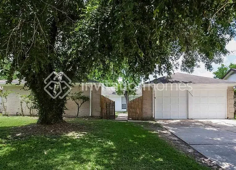 16223 Barcelona Dr — Photo 1