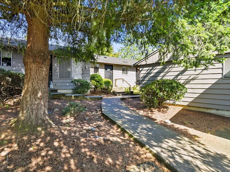 080-Salem Heights — Photo 18
