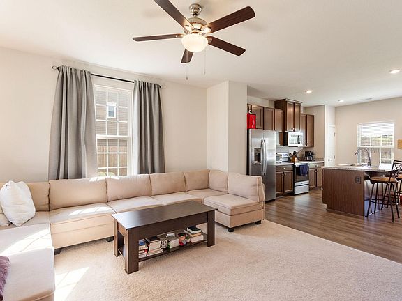2nd image of 237 Goldenstar Ln