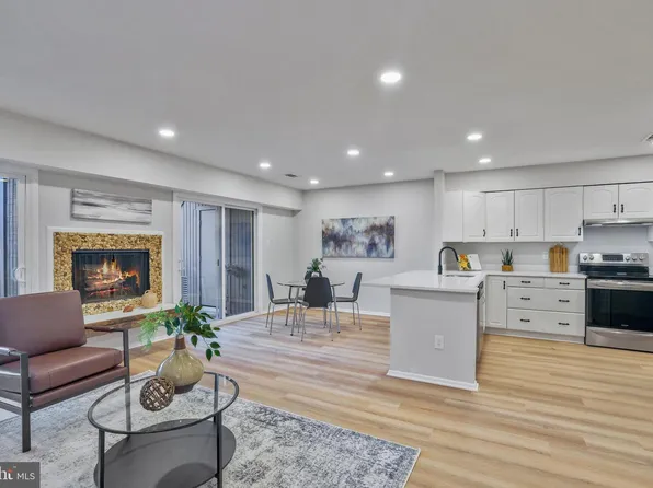 3966 Woodhue Pl, Alexandria, VA 22309