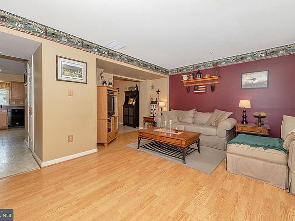 4th image of 224 Moser Cir