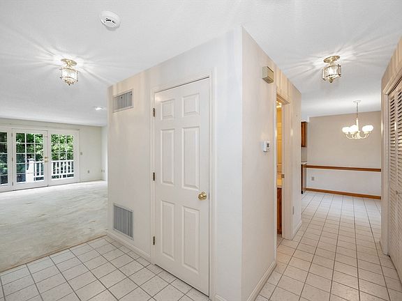 5th image of 3 Meeting House Sq Unit 3
