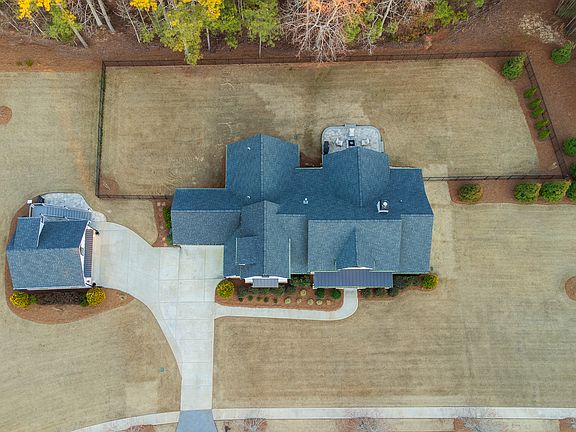 3rd image of 404 Fox Valley Dr